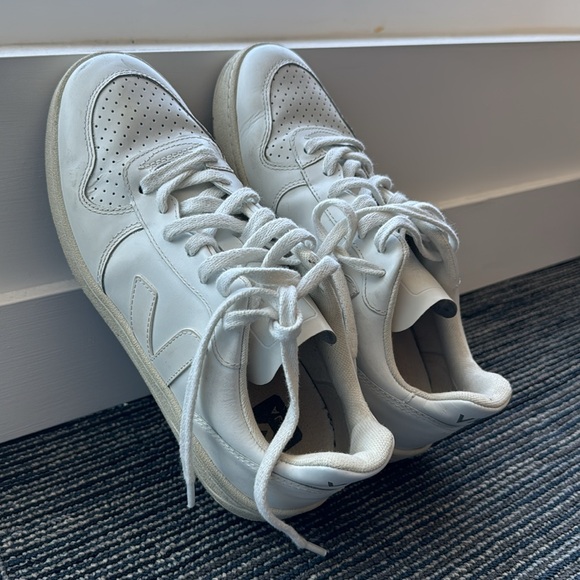 Veja v-10 white leather sneakers size 7 - Picture 5 of 10